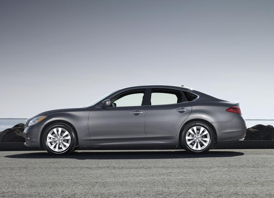  Infiniti M56 2010 года  (фото 21 из 34)